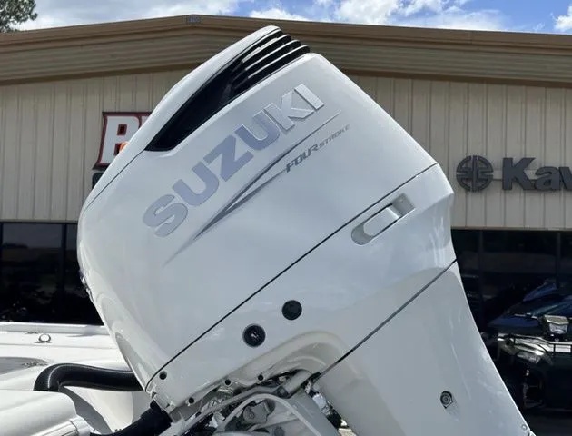 Slide: The Image of Sea Pro 250 DLX W/300HP 2025 - 26