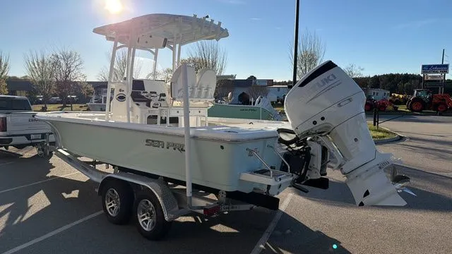 Slide: The Image of Sea Pro 250 DLX W/300HP 2025 - 4