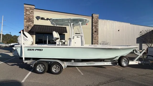 Slide: The Image of Sea Pro 250 DLX W/300HP 2025 - 7