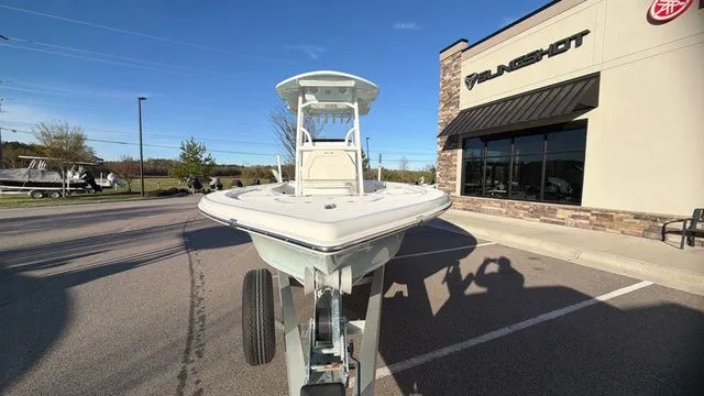 Slide: The Image of Sea Pro 250 DLX W/300HP 2025 - 9