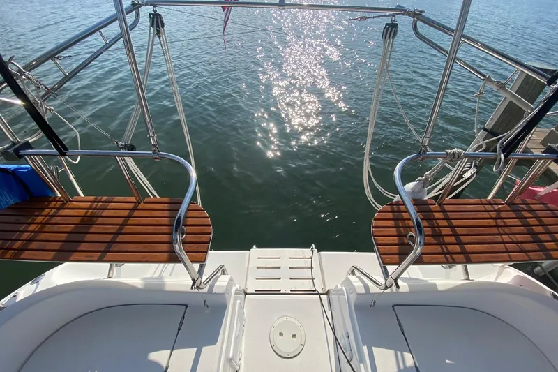 Slide: The Image of Hunter 41 Deck Salon 2006 yacht stern with wooden seats and ocean view. - 26