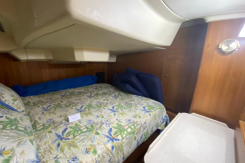 Slide: The Image of Cozy cabin interior of 2006 Hunter 41 Deck Salon with floral bedding. - 42