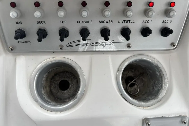 Slide: The Image of Boat control panel with Yamaha throttle, Concept 27 model, 2015. - 101