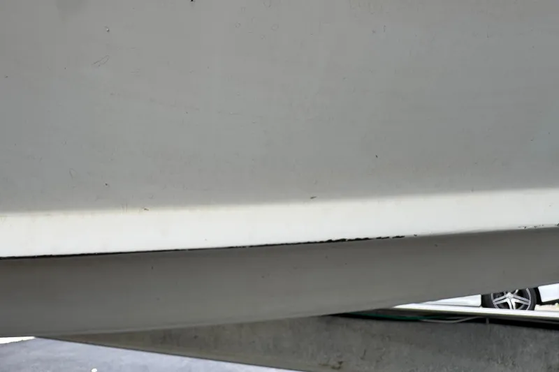 Slide: The Image of White seating area on a 2015 Concept 27 boat with Yamaha 300 engine. - 77