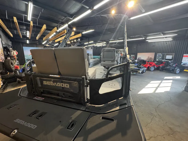 Slide: The Image of Sea-Doo Switch Cruise 21 - 300 hp - Tech Package 2026 - 4