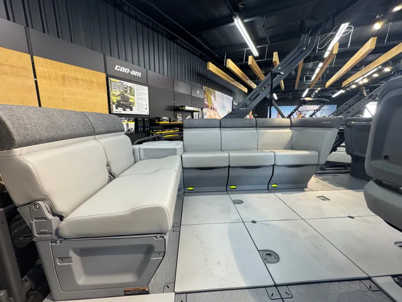 Slide: The Image of Sea-Doo Switch Cruise 21 - 300 hp - Tech Package 2026 - 5