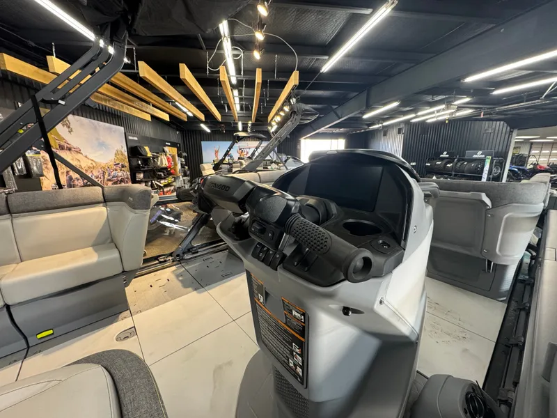 Slide: The Image of Sea-Doo Switch Cruise 21 - 300 hp - Tech Package 2026 - 6