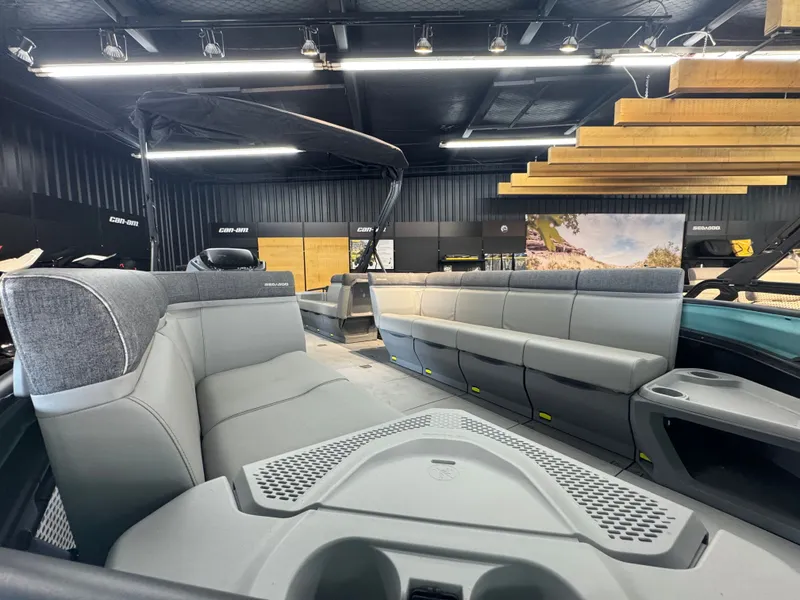 Slide: The Image of Sea-Doo Switch Cruise 21 - 300 hp - Tech Package 2026 - 7