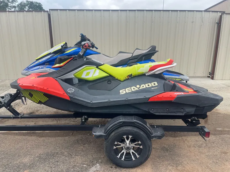 The Image of Sea-Doo SPARK TRIXX 3UP IBR 2020 - 1