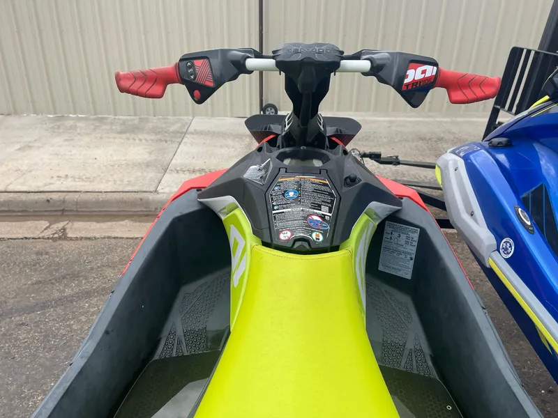 Slide: The Image of Sea-Doo SPARK TRIXX 3UP IBR 2020 - 5