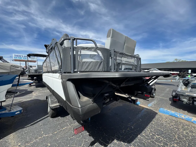 Slide: The Image of Sea-Doo Switch Cruise 21 - 300 hp - Tech Package 2026 - 3