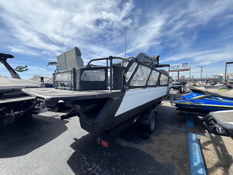 Slide: The Image of Sea-Doo Switch Cruise 21 - 300 hp - Tech Package 2026 - 4