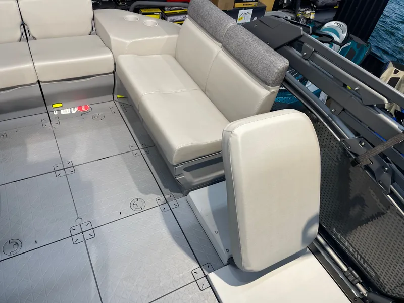 Slide: The Image of Sea-Doo Switch Sport Compact - 170 HP 2026 - 4