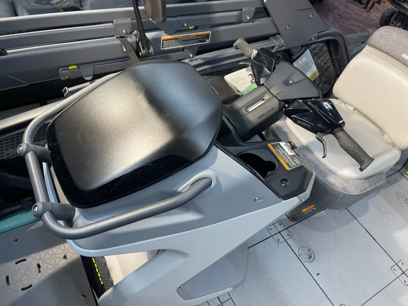 Slide: The Image of Sea-Doo Switch Sport Compact - 170 HP 2026 - 6