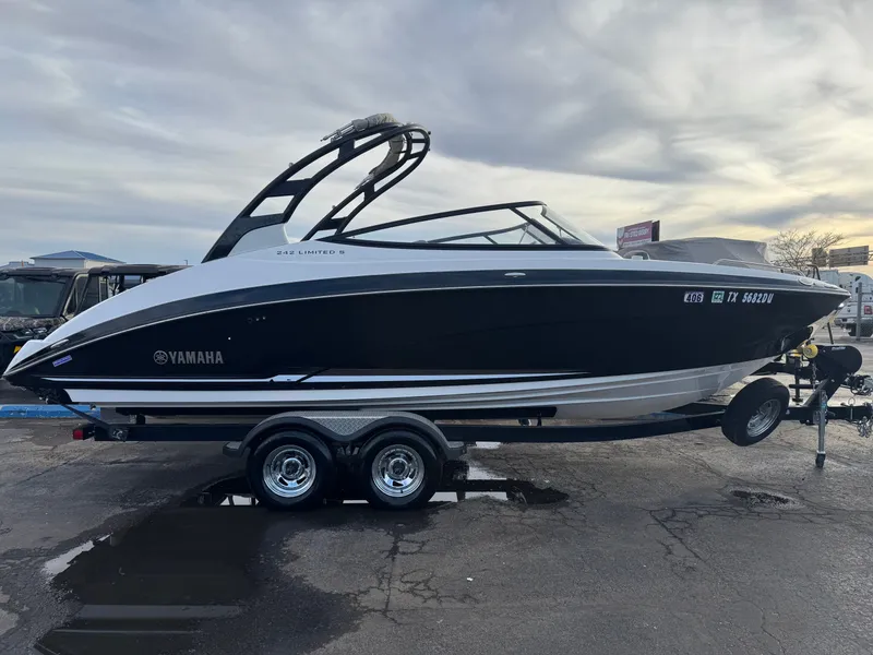 The Image of Yamaha 242 Limited S 2017 - 1