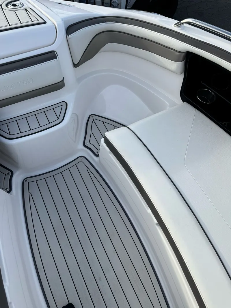 Slide: The Image of Yamaha 242 Limited S 2017 - 10