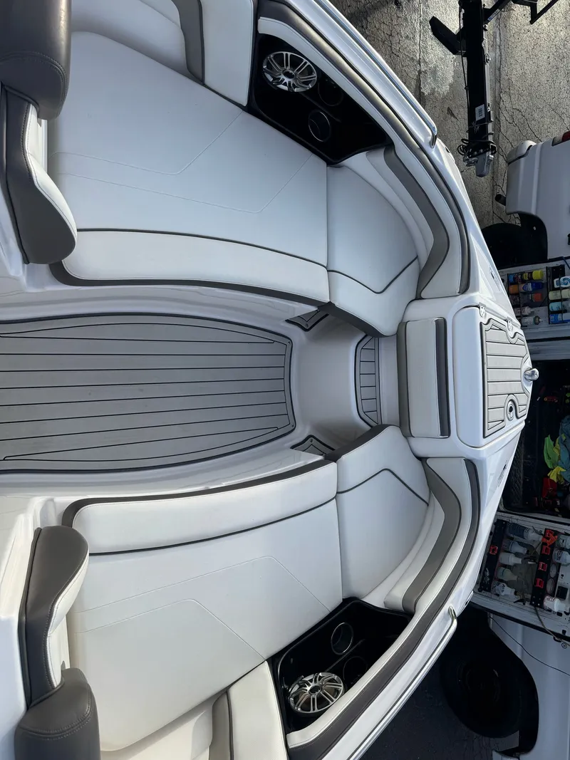 Slide: The Image of Yamaha 242 Limited S 2017 - 11