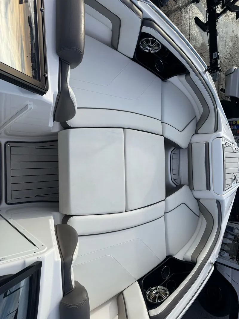 Slide: The Image of Yamaha 242 Limited S 2017 - 14