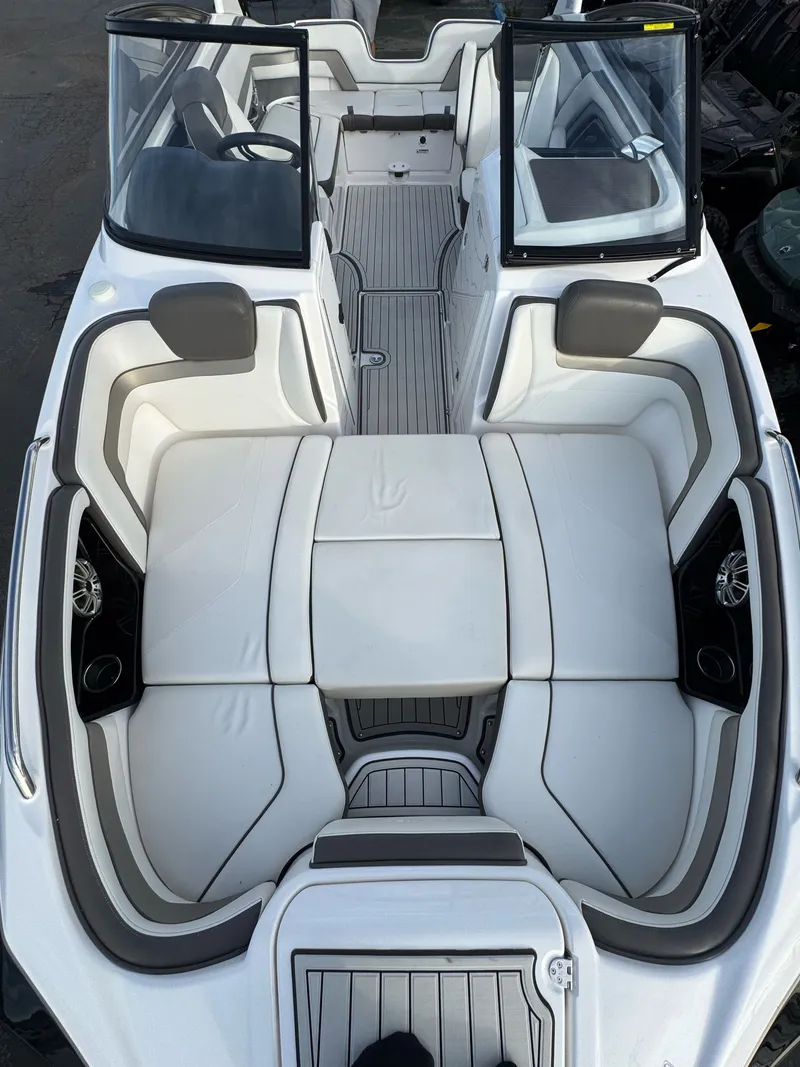 Slide: The Image of Yamaha 242 Limited S 2017 - 15