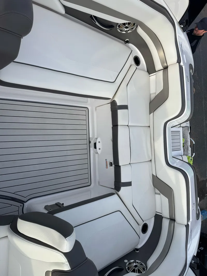 Slide: The Image of Yamaha 242 Limited S 2017 - 18