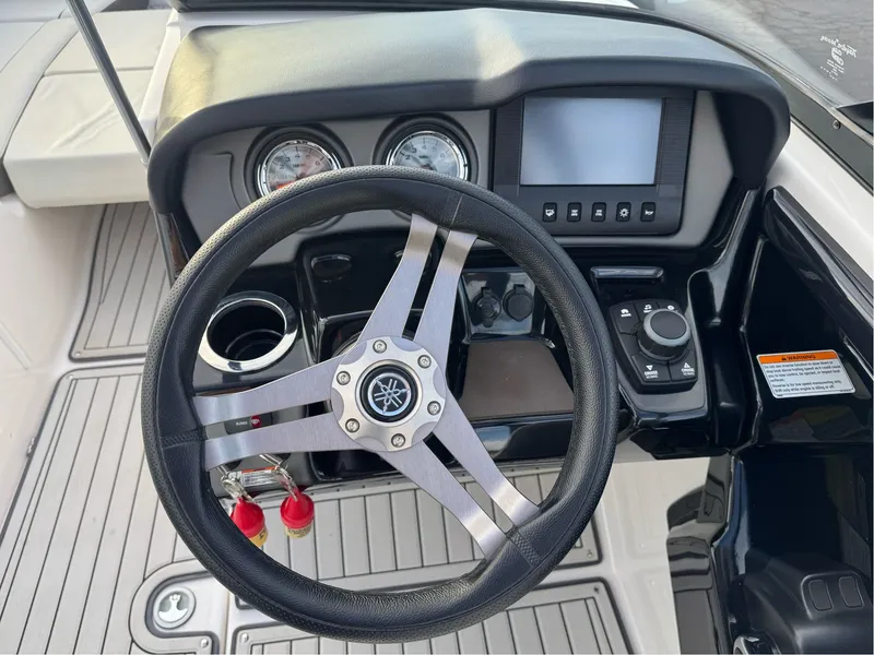 Slide: The Image of Yamaha 242 Limited S 2017 - 22