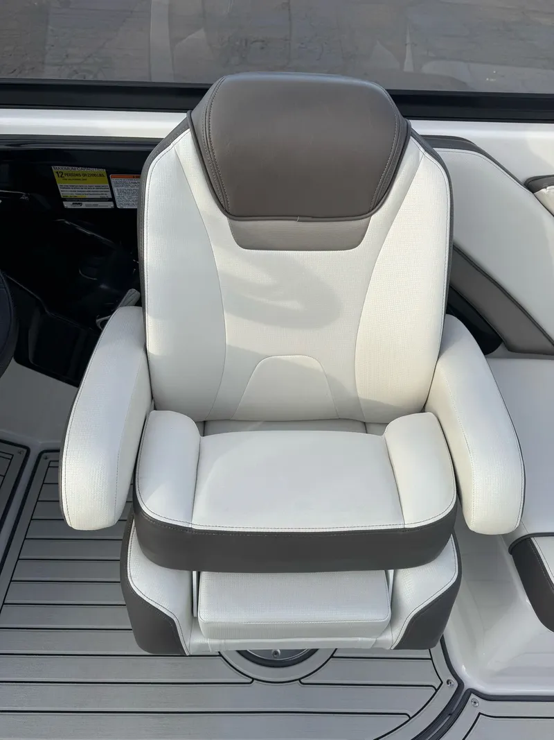 Slide: The Image of Yamaha 242 Limited S 2017 - 23