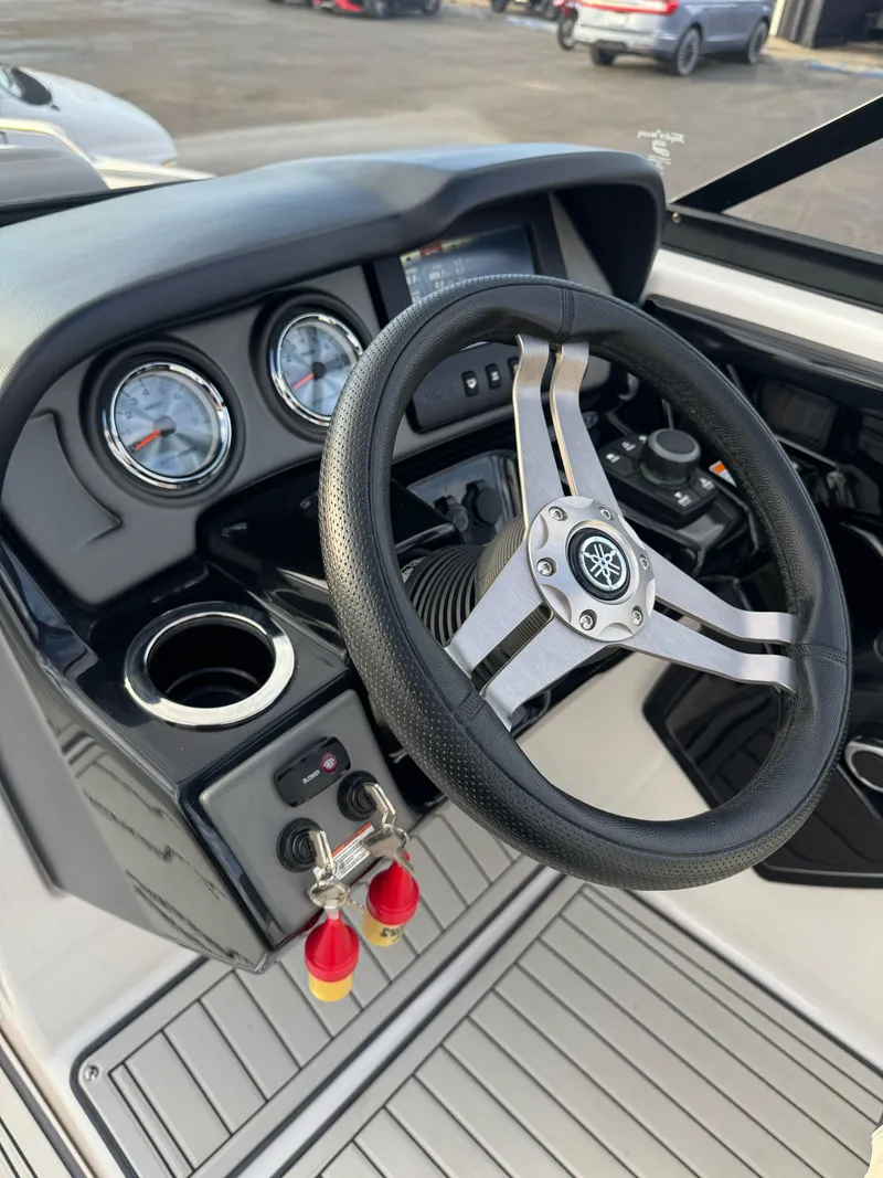 Slide: The Image of Yamaha 242 Limited S 2017 - 25