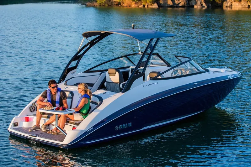 Slide: The Image of Yamaha 242 Limited S 2017 - 28