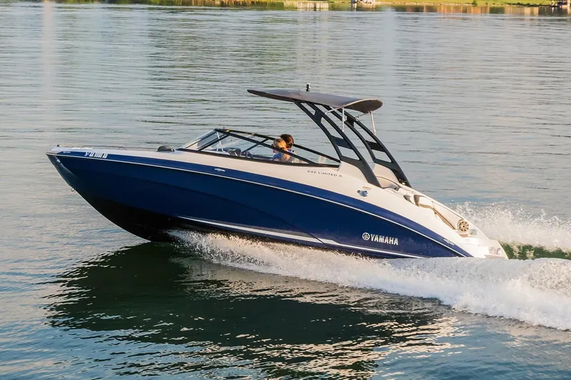 Slide: The Image of Yamaha 242 Limited S 2017 - 31