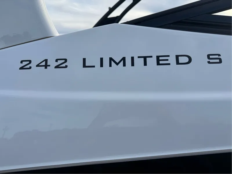 Slide: The Image of Yamaha 242 Limited S 2017 - 5