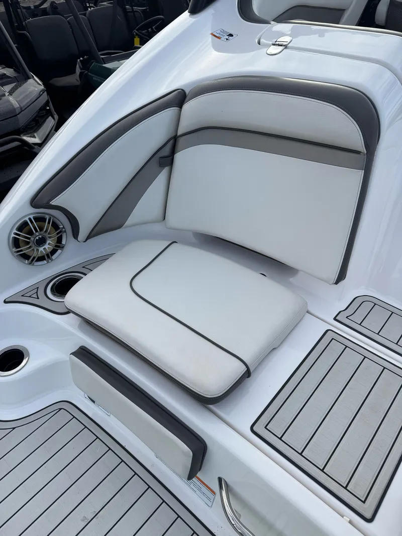 Slide: The Image of Yamaha 242 Limited S 2017 - 8