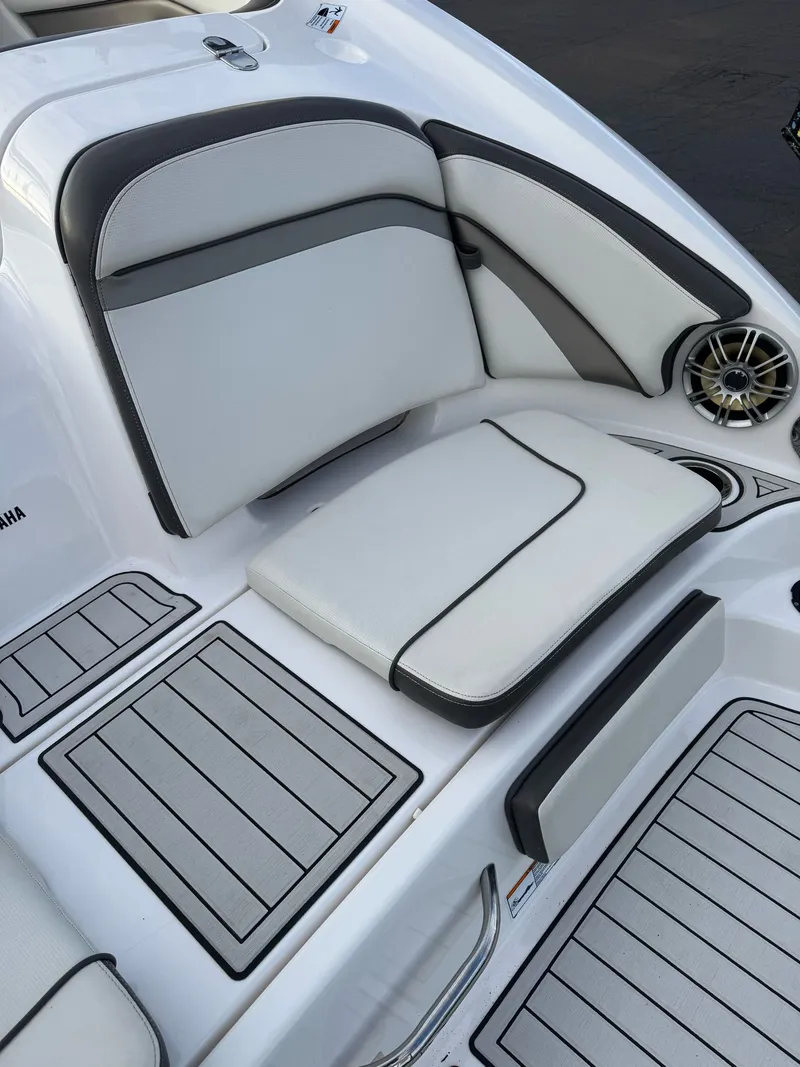 Slide: The Image of Yamaha 242 Limited S 2017 - 9