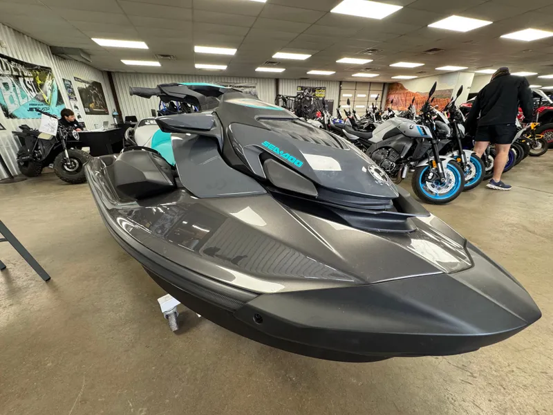 Slide: The Image of Sea-Doo GTR 230 2025 - 3