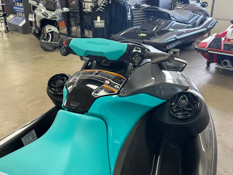 Slide: The Image of Sea-Doo GTR 230 2025 - 5