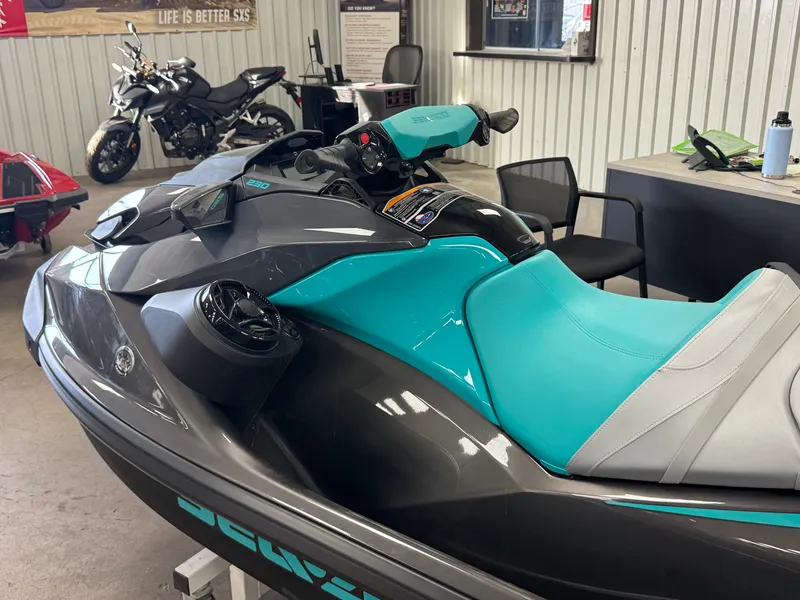 Slide: The Image of Sea-Doo GTR 230 2025 - 6