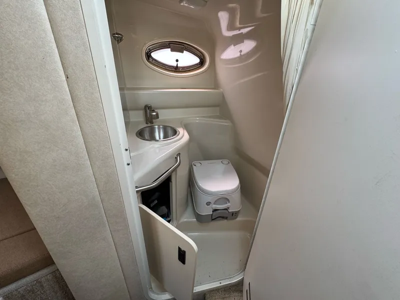 Slide: The Image of Sea Ray 240 Sundancer 2010 - 15