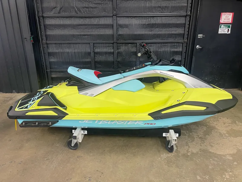 Slide: The Image of Yamaha Jetblaster PRO 2-Up 2025 - 3