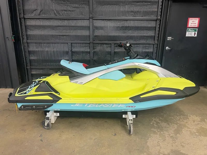 Slide: The Image of Yamaha Jetblaster PRO 2-Up 2025 - 3