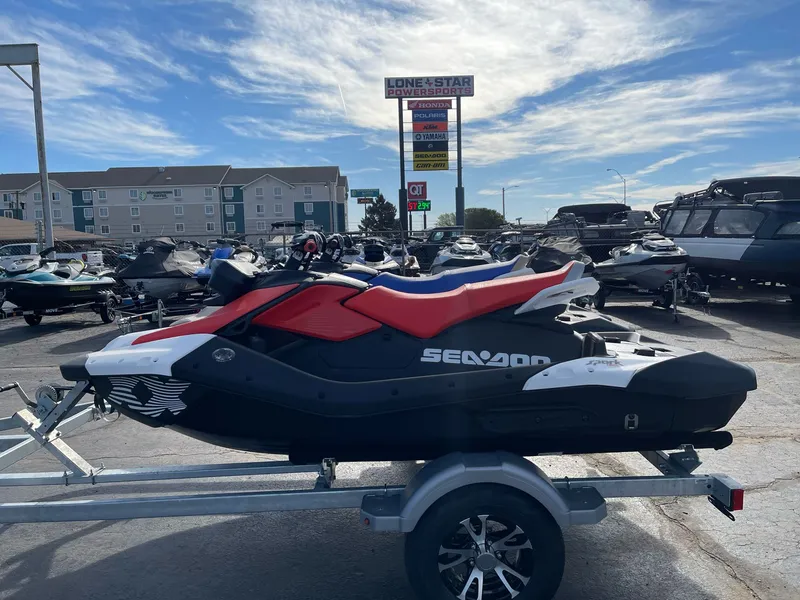 The Image of Sea-Doo Spark Trixx for 3 iBR and audio in option 2025 - 1