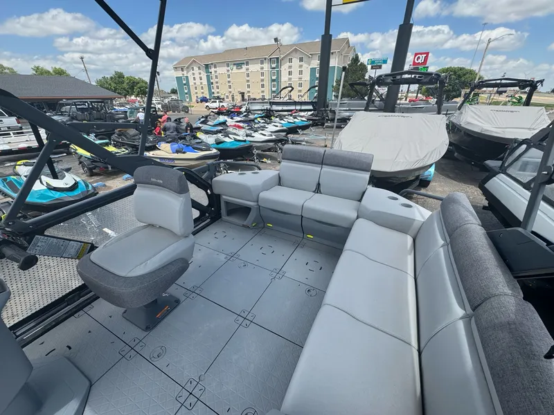 Slide: The Image of Sea-Doo Switch Cruise 21 2025 - 5