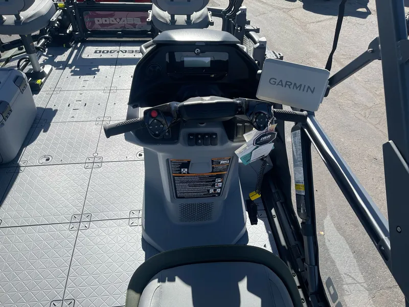 Slide: The Image of Sea-Doo SWITCH FISH 18FT 230 2026 - 6