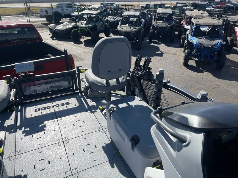 Slide: The Image of Sea-Doo SWITCH FISH 18FT 230 2026 - 9