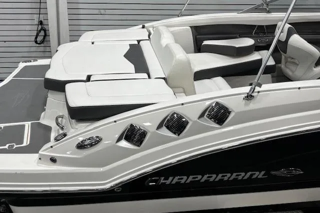 Slide: The Image of 2013 Chaparral 226 SSi boat with sleek design and comfortable seating. - 40