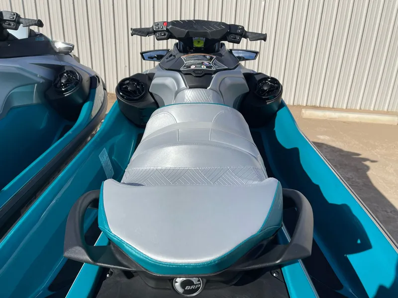Slide: The Image of Sea-Doo GTX Limited 325 2026 - 4