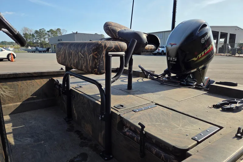 Slide: The Image of 2019 G3 Bay 20 DLX Camo boat with Yamaha 115 VMAX engine in parking lot. - 12