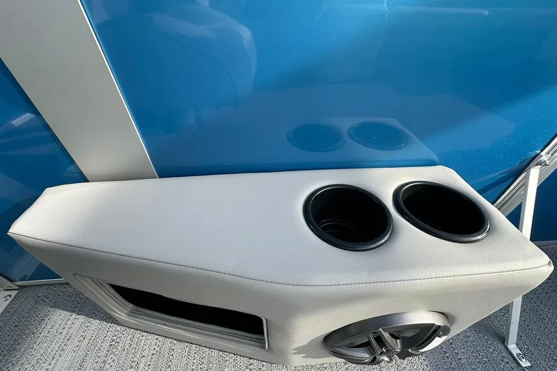 Slide: The Image of Cup holders and speaker on Sweetwater EX 2286 SFLX boat, 2026 model. - 22