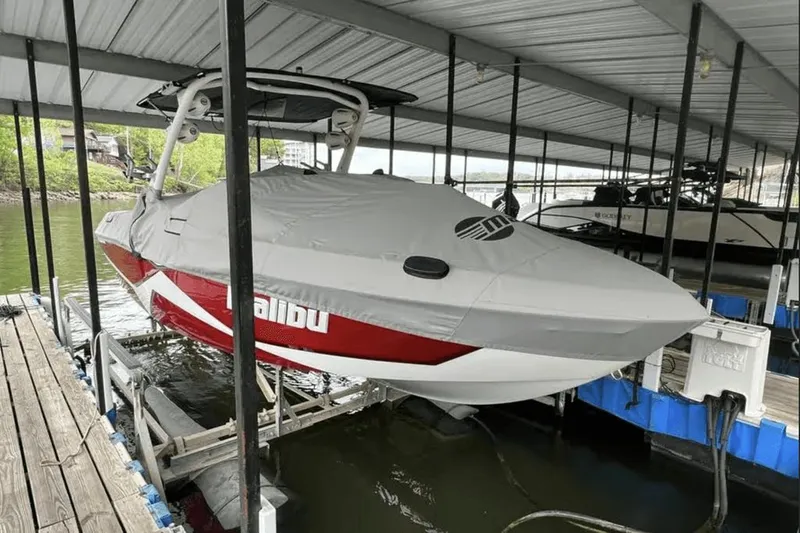 Slide: The Image of Malibu Wakesetter 25 LSV 2022 - 3