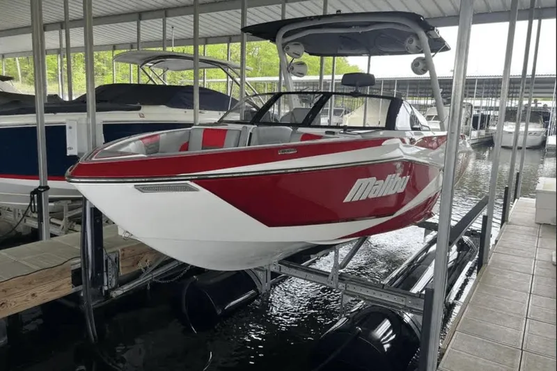 Slide: The Image of Malibu Wakesetter 25 LSV 2022 - 4