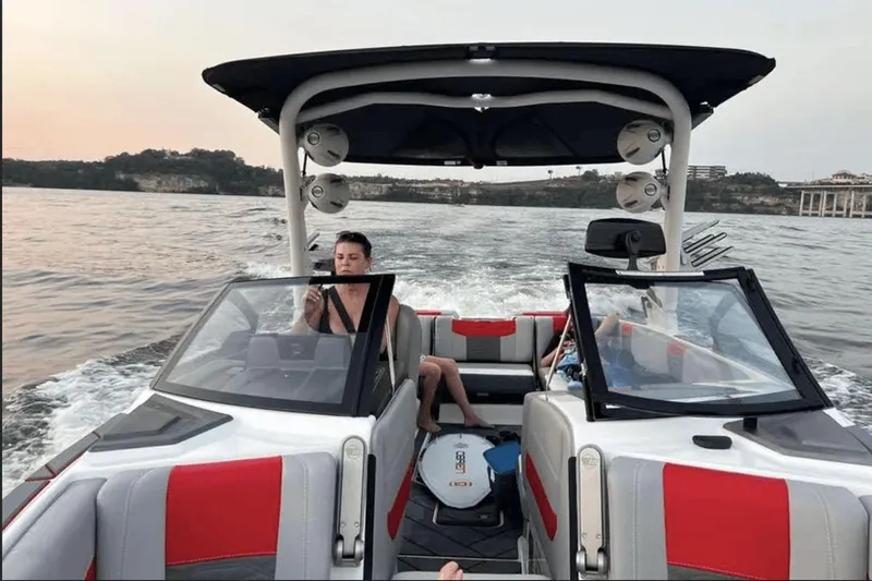 Slide: The Image of Malibu Wakesetter 25 LSV 2022 - 6