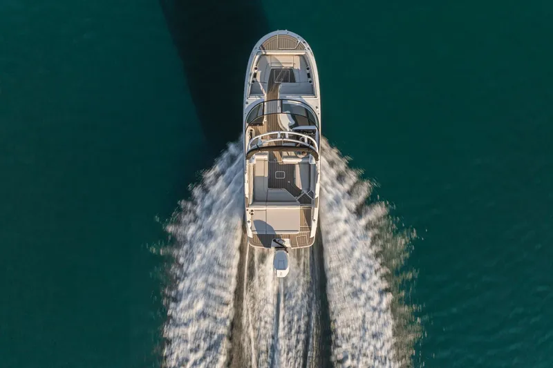 Slide: The Image of Sea Ray SDX 270 Outboard 2025 - 4